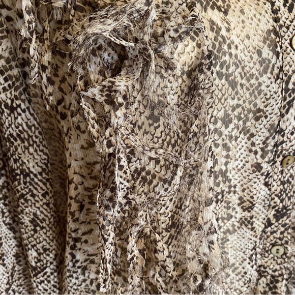 Chicos Womens Long Sleeve Blouse (12) elastic around wrist animal print sheer - Picture 8 of 9